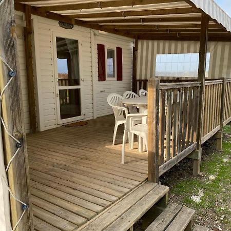 Mobil Home Avec Spacieuse Terrasse A Meschers Proche De Royan Luaran gambar