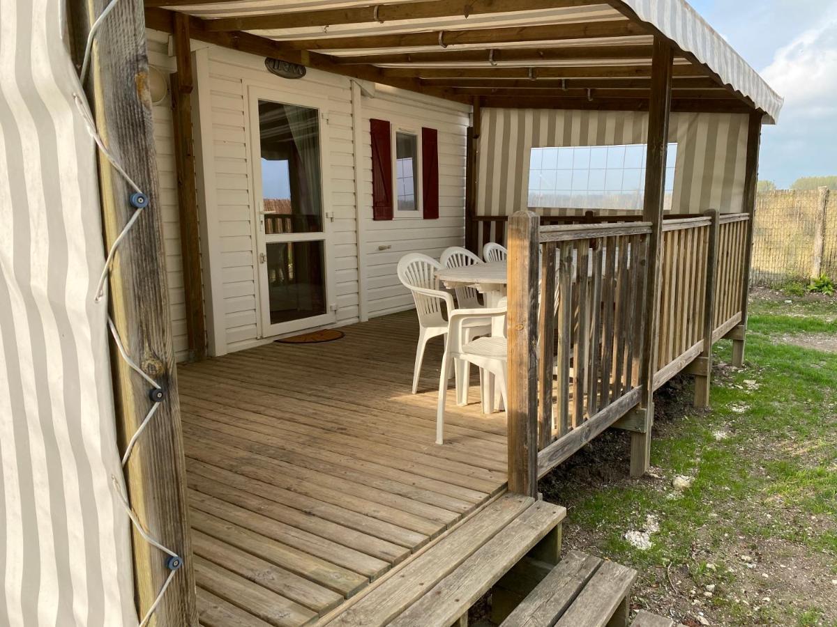 Mobil Home Avec Spacieuse Terrasse A Meschers Proche De Royan Luaran gambar